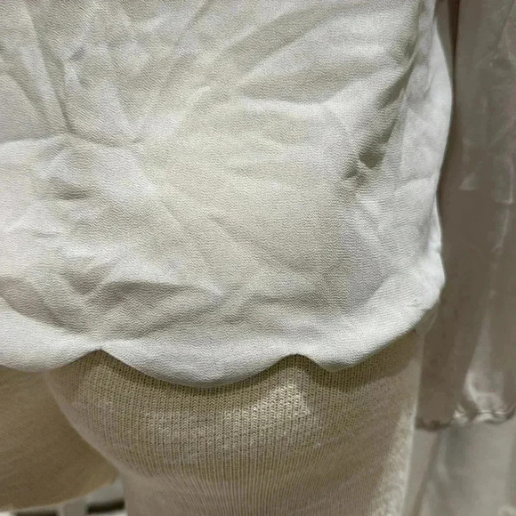 scallop bottom blouses with open sleeve - Picture 3 of 4